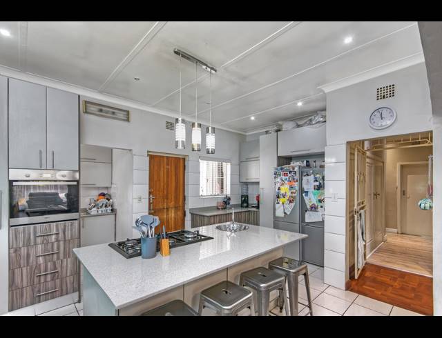 4 BEDROOM FREEHOLD FOR SALE IN BRAMLEY